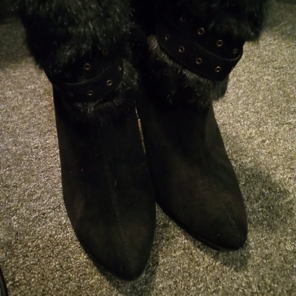 Women's 8 1/2 Black Booties - Picture 3 of 6